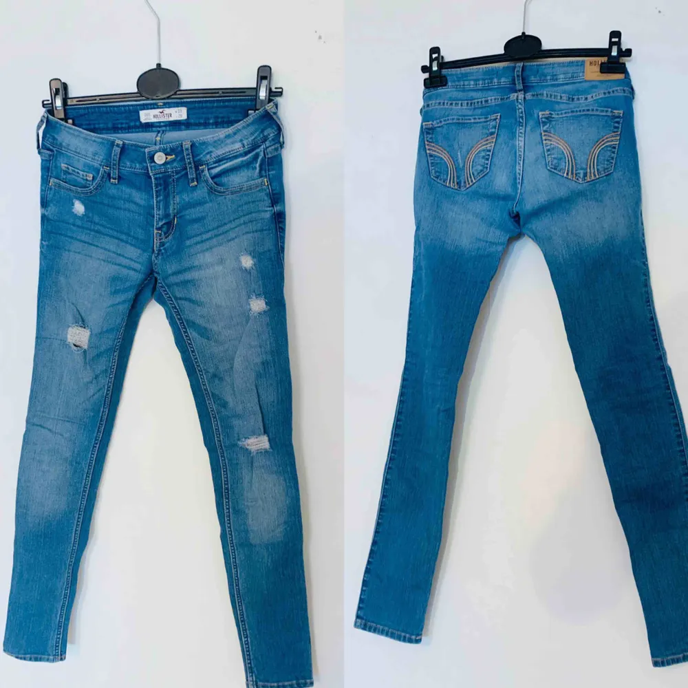 Hollister jeans med slitningar. Köparen står för frakten :) . Jeans & Byxor.