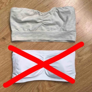  - Gråbeige bandeau-topp säljes, storlek XS. Silikon på insidan så att den ej ska glida ned. Köpt begagnad så vet ej om den är använd, men fint skick!! Kan mötas upp i Stockholm vid köp av flera saker eller skicka mot fraktkostnad (9:- eller 18:-)