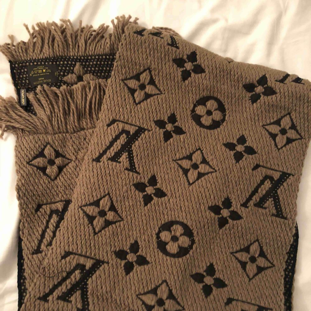 Louis Vuitton scarf logimania | Plick Second Hand
