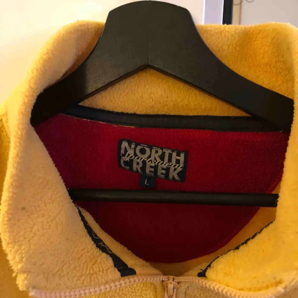 Superskön fleece sweatshirt. Kan mötas upp i Norrköping eller posta, köpare står för frakt🌸. Hoodies.