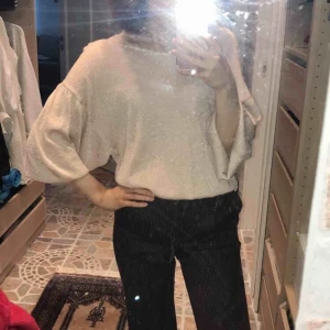  - Perfekta partytoppen! Glittrig mesch tröja i rosa från mango. Aldrig använd 