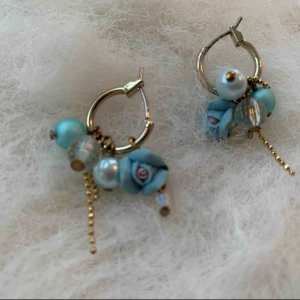  - Kan mötas upp vid t-centralen eller Odenplan, kan skicka via post 10kr på frakt