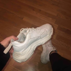  - säljer dessa chunky sneakers från nelly i mycket gott skick, supersköna och endast använda ett fåtal gånger. säljes pga för stor storlek för mig. frakt på 75kr tillkommer! ⭐️🤩🐆