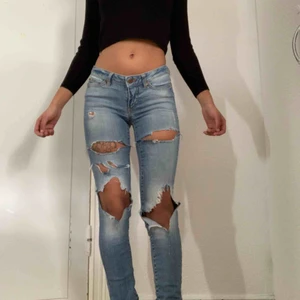  - 👅fett snygga jeans! Lite för små för mig dock :-)👅 🖤Köparen betalar för frakten🖤 💡Kan mötas Lund-Malmö💡 👹Högsta bud får plagget👹