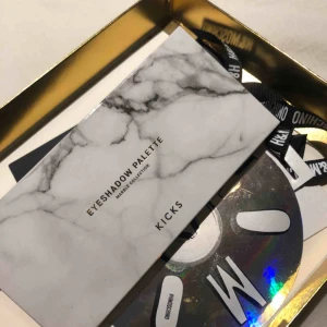  - Säljer en helt oanvänd och oöppnad palett från kicks! Den paletten jag fotar är använd, och jag säljer såklart den oanvända. Har alltså 2 och säljer 1. ❤️ frakt står du för själv!