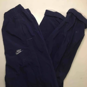  - Skitcoola byxor från Nike, köpta på Humana. Säljes pga kommer inte till användning.