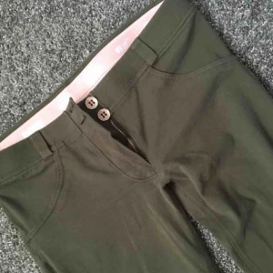  - Knappt använda, där av säljer jag dom. Dom är i fint skick!😊