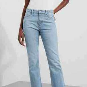 Jeans från weekday i modellen line. Har lagt in en bild från weekdays hemsida hur de ser ut på men skulle säga att de är högmidjade på mig. Har bara använt ett par ggr
