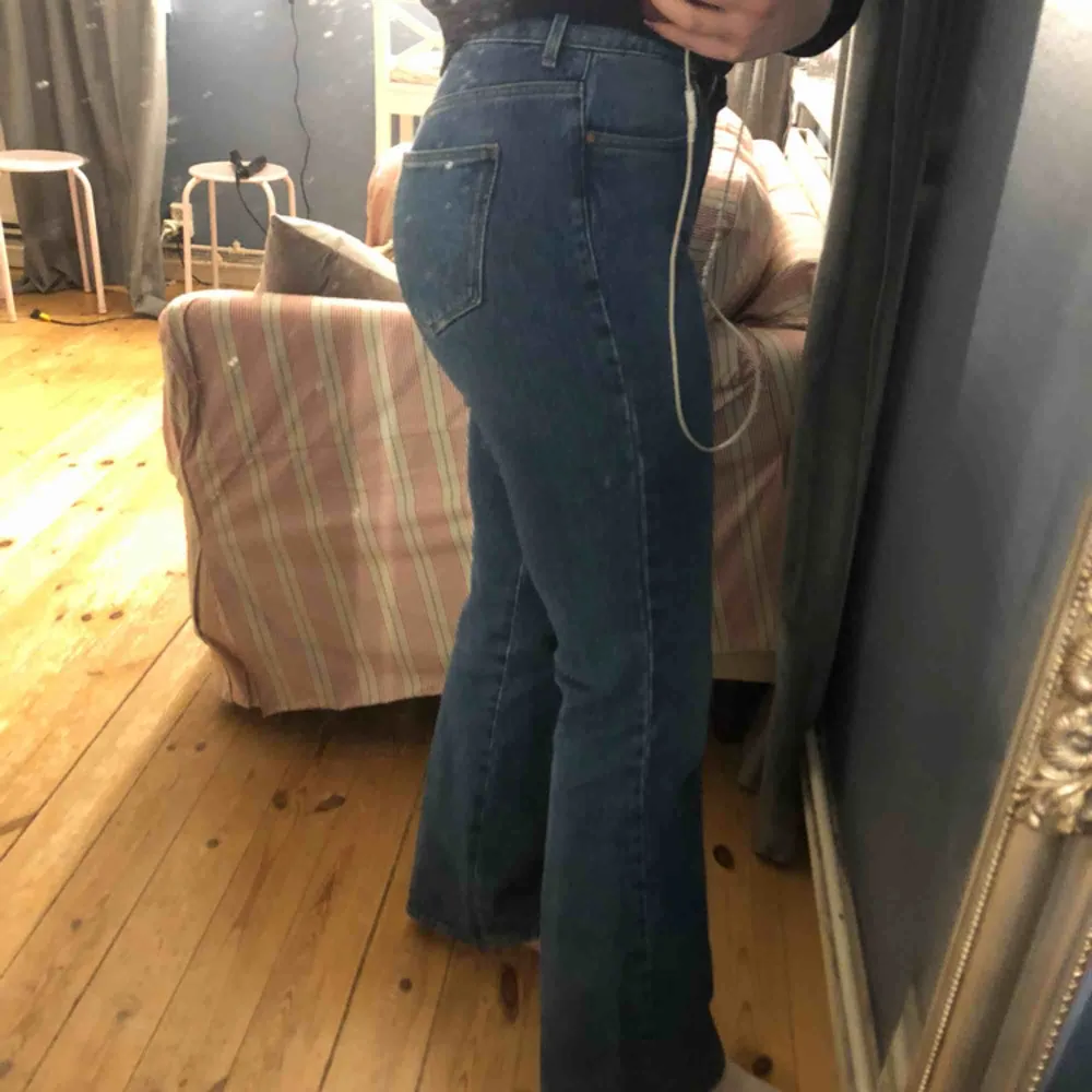 Raka jeans från Wrangler. Orginalpris-800kr. Köparen står för frakten. Bara använda en gång. Jeans & Byxor.