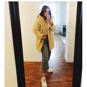  - Säljer dessa byxor, använda men i bra kvalité.  Kan fixa bättre bilder vid önskemål 