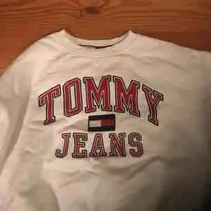 Tommy jeans tröja från zalando, lite oversized. Som ny. Hoodies.