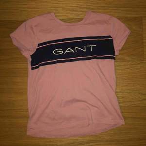 Rosa Gant t-shirt från Kidsbrandstore!🤩😊 inköpt för inte så längesen😊 