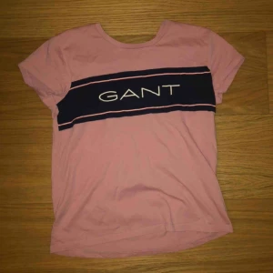  - Rosa Gant t-shirt från Kidsbrandstore!🤩😊 inköpt för inte så längesen😊 
