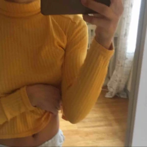  - En polo tröja köpt på hm ,som ny köparen står för frakt💕