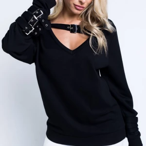 Antonija Mandir tröja - Antonija mandir x madlady buckle up sweatshirt, aldrig använd endast testad en gång. Går att ställa in storleken lite med spännen som sitter på. 