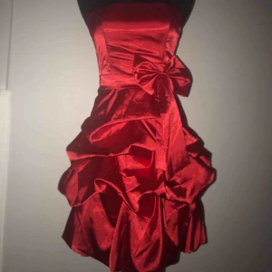 - Röd fest klänning kort❤️