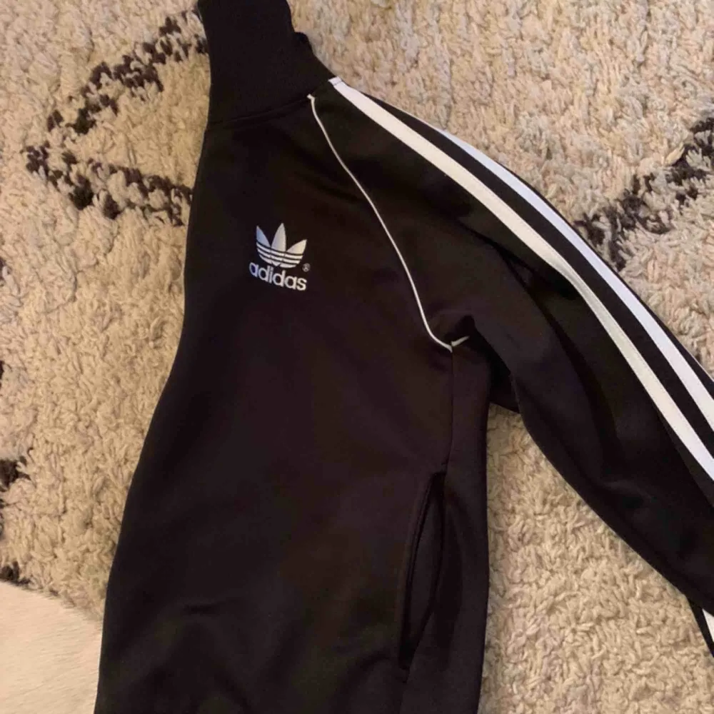 Adidas kofta. Hoodies.