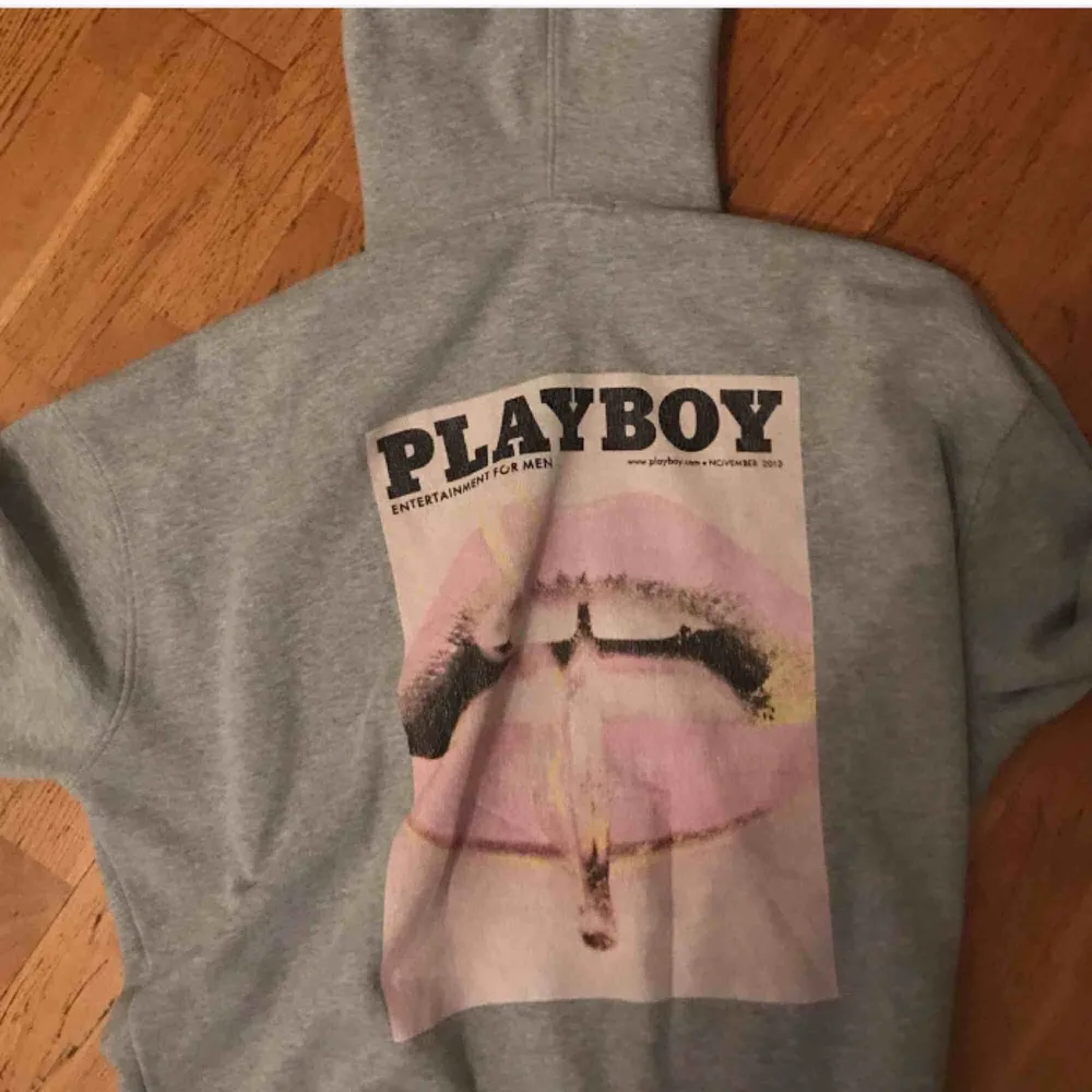 Intressekoll på min hoodie från missguided x playboy. Är inte helt säker ifall jag vill sälja men skriv ifall ni är intresserade!! . Hoodies.