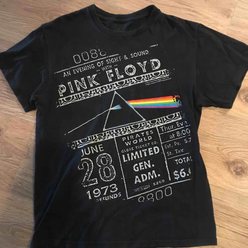 Vintage Pink Floyd tour tisha. Köpt i USA, storlek M men skulle säga mer en S. T-shirts.