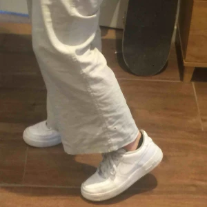  - Ett par vita nike airforce 1 07! Väldigt bra skick nästan som nya.