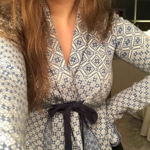  - En odd Molly kofta i mycket bra skick!  Nypris 1799 kr (köparen står för frakten!) 