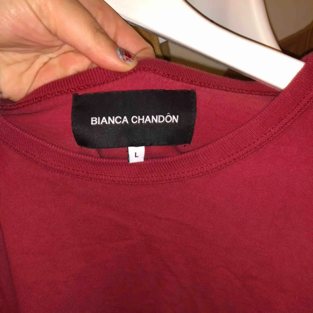 Oversized tröja från designern Bianca chandons arabic collektion! Grail på denna ligger på 600 kr, men pris kan diskuteras !<3pm om du har frågor!! . Toppar.