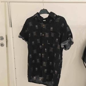  - herrskjorta!! skitsnygg till kostymbyxor eller svarta jeans :-)