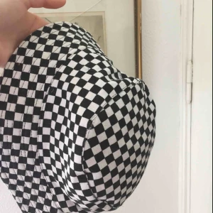  - En cool bucket hat som är rutig! Köpt i Frankrike på en secondhand!🦋