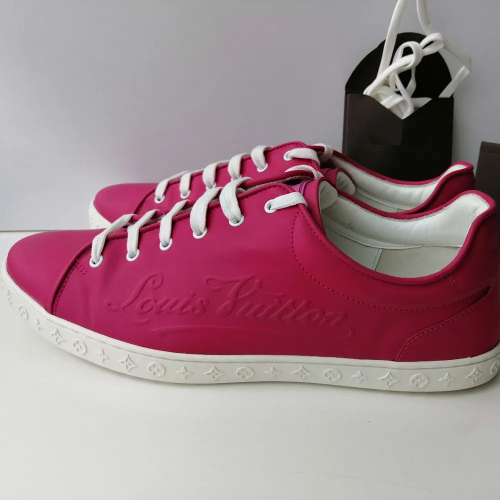  Louis Vuitton Charleston sneakers, excellent condition, worn a few times, original box, size 38.5, insole 25.5cm, Leather, Pink, 100% authentic 😊 delivery to USA, Canada, Australia No return, sorry. Skor.