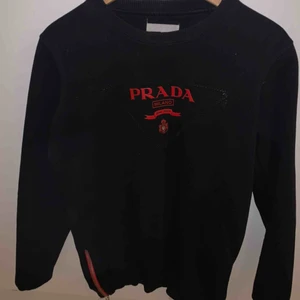  - Prada replika tröja köpt för ett år sedan inte så använd och är i bra skick