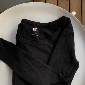 Tröja - Svart basic tröja. 30kr + frakt🥰🥰Betalning sker ENDAST med SWISH! TRYCK INTE KÖP NU!