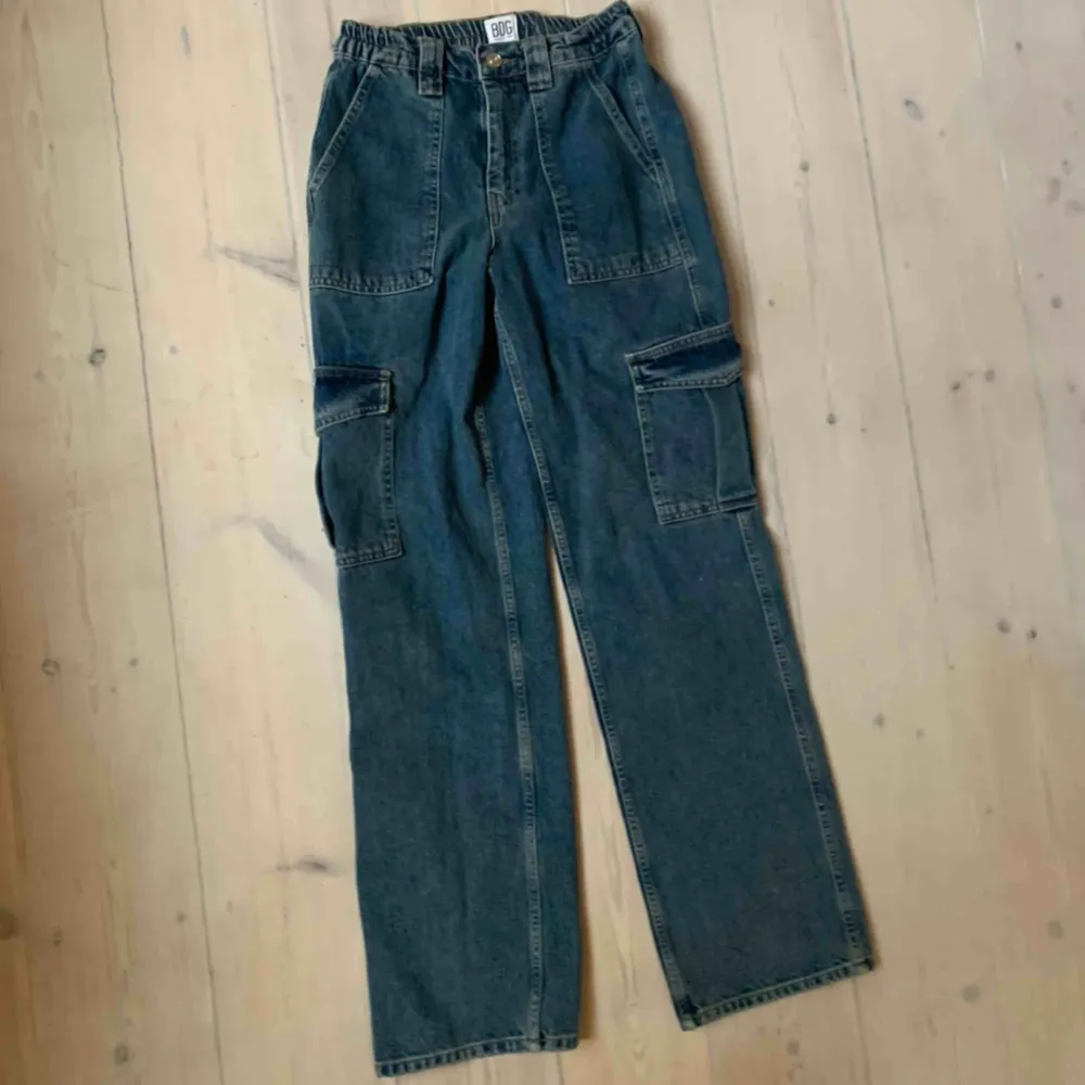 Jättesnygga högmidjade jeans med fickor💜💜💜. Jeans & Byxor.