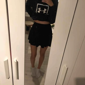  - Kjol från HM, säljes på grund av för kort för mig, är 1,78. Köparen står för frakten, möts upp i Stockholm City eller Huddinge 