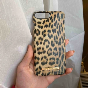  - Skalet är i bra skick, passar iPhone 6.7.8 plus. Köparen betalar frakten, skriv om du har frågor😊