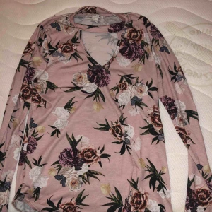  - Tröja från Nelly, använd ca 3 gånger 