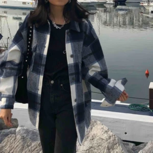 Jacka - Rutig jacka använd 3 gånger. Den är precis som ny