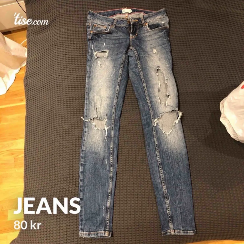 Köparen betalar frakt på 63 kr . Jeans & Byxor.