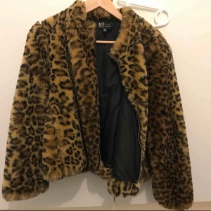  - Jackan är från zara trf collection 