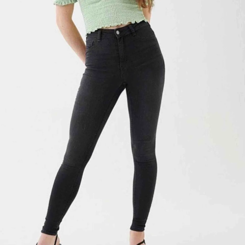 Gråa Molly jeans från Gina tricot, bra skick!. Jeans & Byxor.