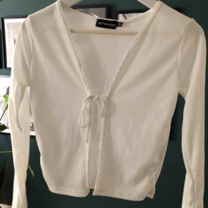  - Säljer två skitsnygg toppar, råkade beställa två av samma topp och med lite otur var då båda för små. Aldrig använda💜😺✨ frakt tillkommer