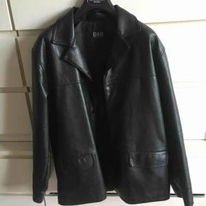 Skinnkavaj - Riktigt snygg skinn jacka/kavaj inköpt i vintage butik. Passar flera storlekar om man vill ha den lite oversized