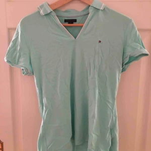  - Tommy Hilfiger T-shirt storlek M dam.
