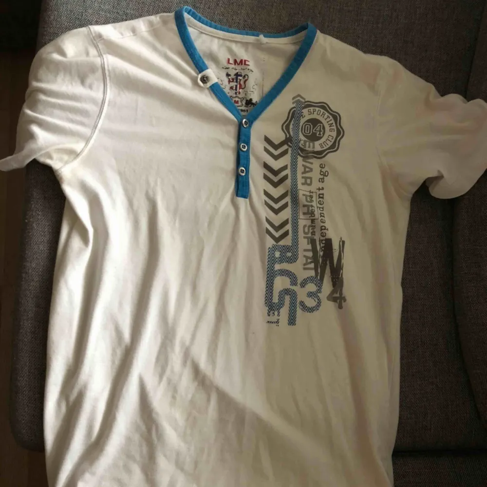 LMC T-shirt inköpt i Oslo.  Storlek: Medium  Kan mötas upp i Göteborgsområdet gratis eller skicka mot kostnad. . T-shirts.