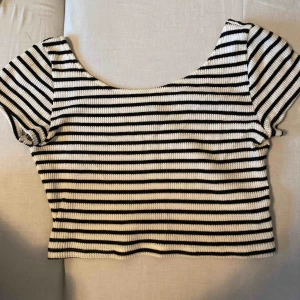  - Magtröja som sitter fint på men använder inte längre 💖 Frakt tillkommer utanför Malmö/Lund! 