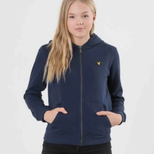  - Jätte snygg flis tröja från Lyle & scott , knappt använd, köpt för 649 kr och säljer för 230kr köpt från kidsbrandstore.