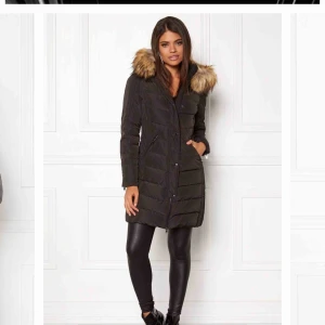  - Rock and blue jacka med fuskpäls. 