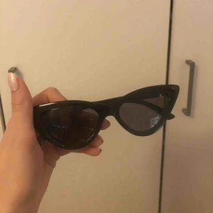  - snygga glajjor från monki :-) aldrig använda! 