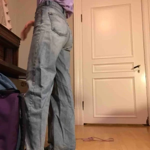  - Jättesnygga retro jeans från Monki, ostrykta i bilden men annars mycket fräscha✨ kan mötas upp i göteborg annars står köparen för frakt. Skriv gärna för fler bilder📸