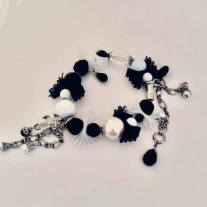  - Armband , aldrig använd.