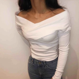  - Lite finare tröja i varmt material i stl XS-S! I fint skick och använd fåtal gånger.